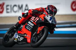 Supersport Francia: Nicolò Bulega dieci con lode, Stefano Manzi non passa