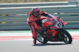 Superbike Cremona, prove 2: Bulega fa un altro sport, un venerdi stellare