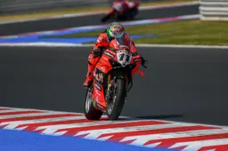 Superbike Misano, Prove 2: Bulega testa avanti, Toprak fa meno paura