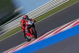 Misano Supersport: Bulega davanti a tutti, Corsi che bella sorpresa