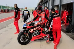 Nicolò Bulega torna a volare sotto lo sguardo di suo padre