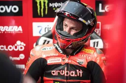 Superbike, Bulega sprona Ducati: "Non è ancora abbastanza"