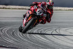 Superbike, Bulega veloce anche a Barcellona: nuovo messaggio ai rivali