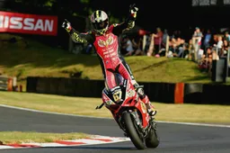 BSB Brands Hatch Gara 2: implacabile doppietta di Shane Byrne