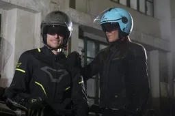 Caberg Riviera V4: leggero e confortevole,  il demi jet per viaggi in sicurezza