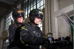 Caberg Uptown, il nuovo casco jet: la sicurezza con uno stile originale