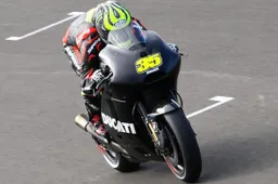 MotoGP Test Valencia: primi giri per Crutchlow con la Ducati