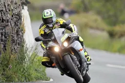 MotoGP: Cal Crutchlow domani al Tourist Trophy con una R1