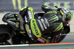 MotoGP Barcellona Warm Up: pioggia, cadute, Crutchlow 1°