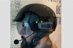 Cardo Systems, adesso c'è un nuovo kit per l'uso con i caschi jet