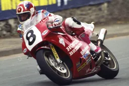 Classic TT: Carl Fogarty ci sarà in sella ad una Honda RC30