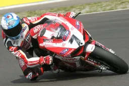 Superbike: a Carlos Checa il Pingüinos de Oro alla carriera