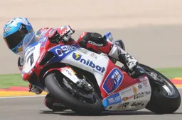 Superbike: Carlos Checa "Perdevo troppo in rettilineo"