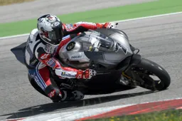Superbike: ecco Carlos Checa in sella alla 1199 Panigale