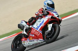 Superbike Misano Gara 1: Carlos Checa vince in solitaria