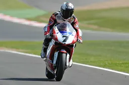 Superbike Silverstone Gara 2: doppietta e fuga per Carlos Checa