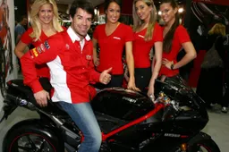 Superbike: Carlos Checa ospite del Salone di Londra