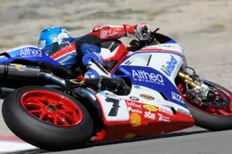 Superbike: sfortuna di Carlos Checa "Le corse sono così"