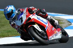 Superbike Phillip Island Gara 1: Checa domina e vince