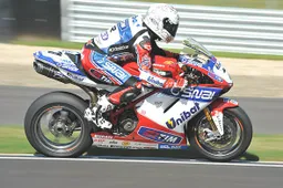 Superbike Mosca Superpole: perentoria pole per Carlos Checa