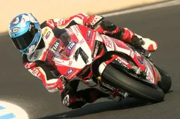 Carlos Checa trascorrerà la notte in Ospedale