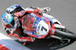 Superbike: Carlos Checa "Donington? Pronti a dar battaglia"