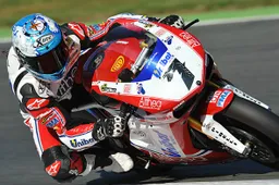 Superbike Magny Cours Gara 1: Checa vince ed è campione