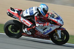 Superbike Donington Gara 2: Checa vince davanti a Melandri