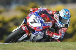 Superbike Phillip Island Gara 2: Checa vince, che rimonta Biaggi!