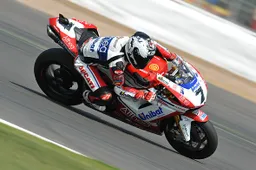 Superbike Silverstone Gara 1: Checa domina, 300° vittoria Ducati