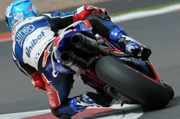 Superbike: buon passo per Carlos Checa, non le partenze