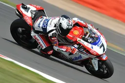 Superbike: nuovi record per Carlos Checa e la Ducati