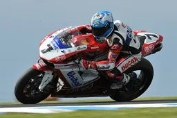 Superbike Phillip Island Gara 2: Checa completa l'opera