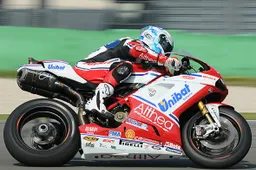 Superbike Assen Superpole: terza pole di fila per Checa