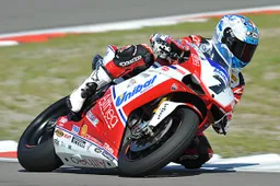 Superbike Nurburgring Superpole: pole e record per Checa