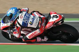 Superbike Magny Cours Warm Up: Checa al comando