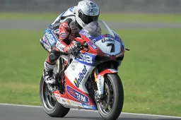 Superbike Mosca Warm Up: Checa primo anche sotto la pioggia