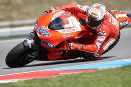 Casey Stoner per l'Australia: all'asta una tuta 'speciale'