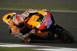 MotoGP: test a Losail, Stoner passa in testa, recupera Rossi