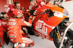 MotoGP: Casey Stoner è sceso in pista a Estoril