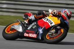 MotoGP: conclusi i test a Sepang, Stoner record, Rossi a 1"8