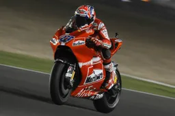 MotoGP Losail Gara: dominio di Casey Stoner, Valentino Rossi è 2°