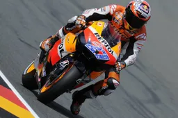 MotoGP Sachsenring Qualifiche: Stoner in pole, disastro Rossi