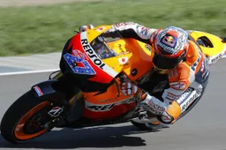 MotoGP Indianapolis Qualifiche: Stoner spaziale, inferno Rossi