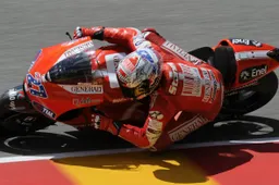 MotoGP Valencia Prove Libere 1: Stoner stacca Lorenzo