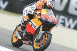 MotoGP Assen Gara: Lorenzo fuori, Stoner vince, a pari punti nel mondiale