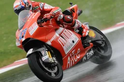 MotoGP Sepang Gara: vince Stoner, Rossi Campione