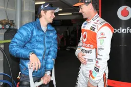 Casey Stoner si rivede (in stampelle) a Sandown, Australia