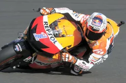 Casey Stoner, nuovo test nel V8 Supercars per il 2013