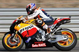 MotoGP Valencia Prove Libere 1: Stoner 1° su Pedrosa, Rossi è 3°